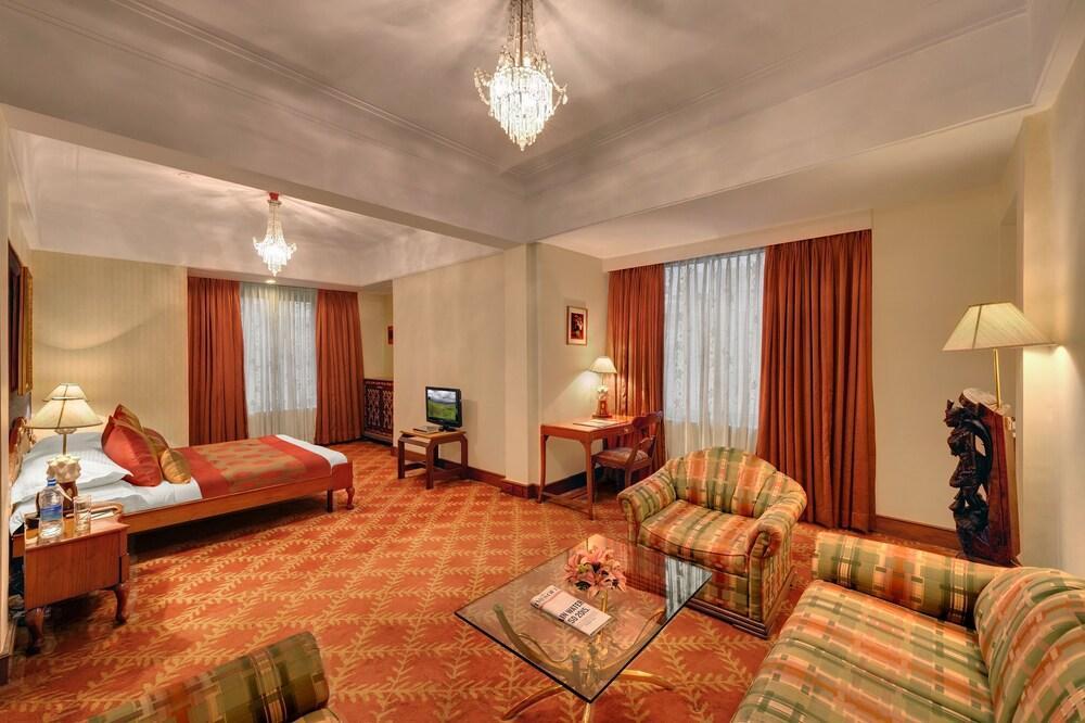 Hotel The Ambassador, Marine Drive, Bombaj