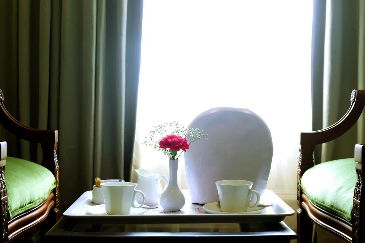 The Ambassador, Marine Drive, Hotel Bombaj