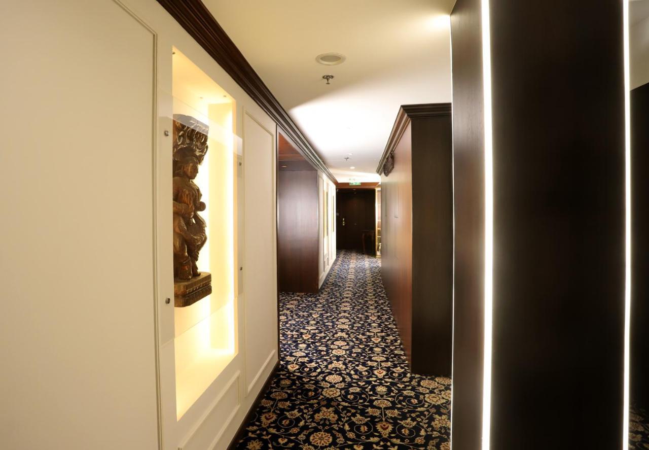 Hotel The Ambassador, Marine Drive, Bombaj
