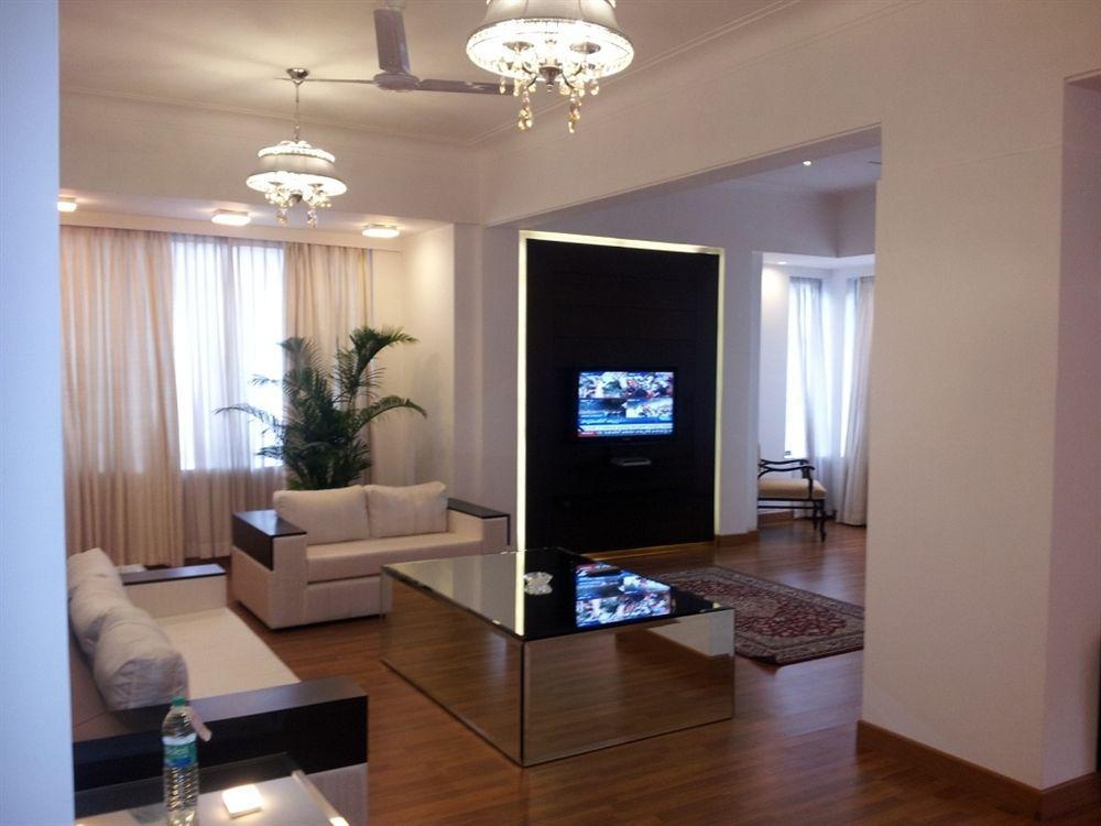 The Ambassador, Marine Drive, Bombaj