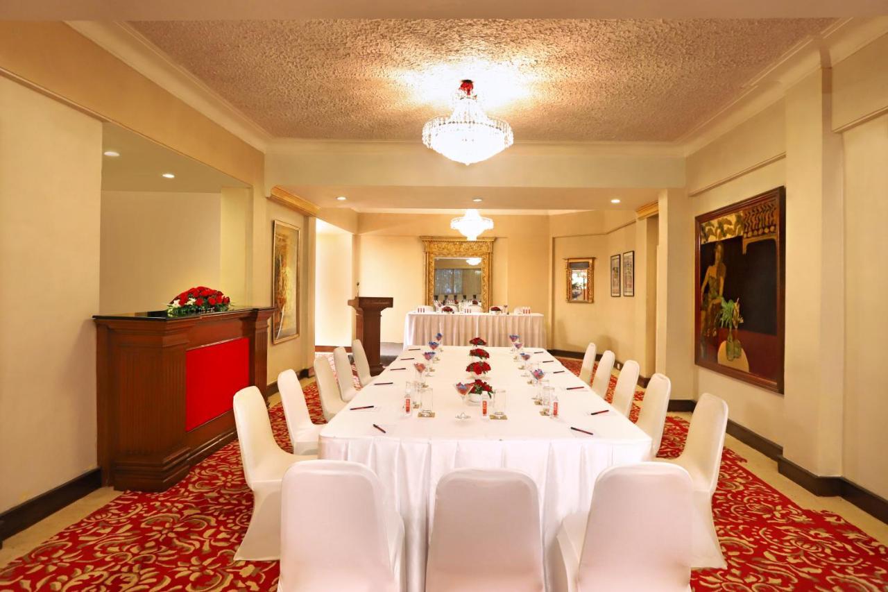 The Ambassador, Marine Drive, Hotel Bombaj
