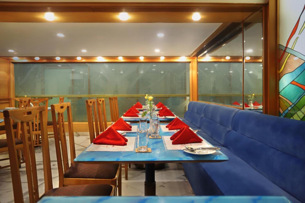 The Ambassador, Marine Drive, Bombaj